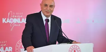 Turgut Altınok, PTT çalışanlarıyla bir araya geldi ve 8 Mart Dünya Kadınlar Günü'nü kutladı