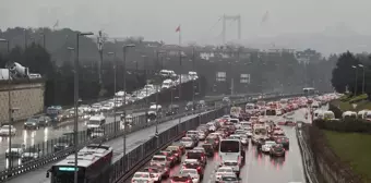 İstanbul'da haftanın son gününde trafik yoğunluğu yüzde 90'a çıktı