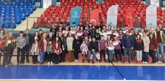 Düzce'de Okul Sporları Yıldızlar Taekwondo Müsabakaları Tamamlandı