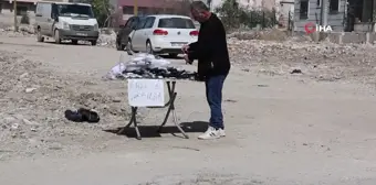 Depremde yıkılan şehrin sokaklarında hayat mücadelesi