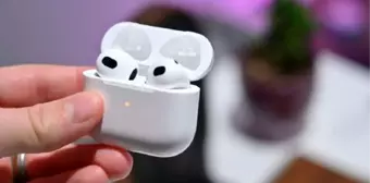 Apple'ın Ekranlı AirPods Patentine İlgi Artıyor