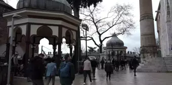 Ramazan Ayının İlk Cuma Namazında Bursalılar Ulu Cami'ye Akın Etti