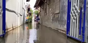 Endonezya'da Sel Felaketi: Binlerce Kişi Evlerini Terk Etti