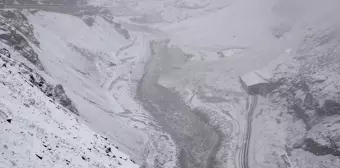 Hakkari-Çukurca kara yolu çığ nedeniyle kapandı