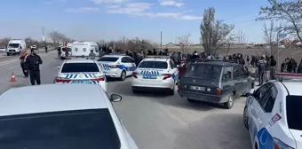 Konya'da Otomobilin Otobüs Durağında Bekleyenlere Çarpması Sonucu 4 Kişi Hayatını Kaybetti