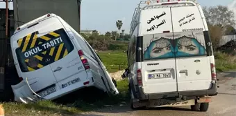 Antalya'da öğrenci servisi ile minibüs çarpıştı: 8'i öğrenci 9 kişi yaralandı