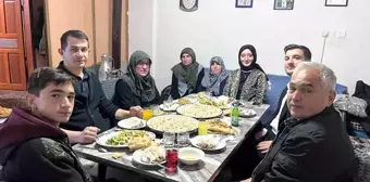 Dumlupınar Kaymakamı Büşra Güllü Özpınar, Büyükaslıhanlar köyünde iftar yemeğinde Şahinkaya ailesiyle buluştu