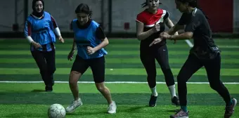 Arkadaşını Al Gel Platformu ile Kadınlar Futbol Maçı Yapıyor