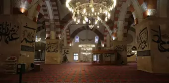 Eski Cami'nin Hat Yazılarıyla İhtişamı