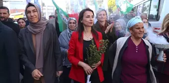 DEM Parti Eş Genel Başkanı Tulay Hatımoğulları Oruç Mersin'de ziyaretler gerçekleştirdi