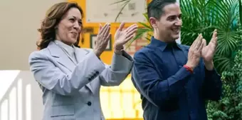 ABD Başkan Yardımcısı Kamala Harris, Porto Riko ziyaretinde tempo tuttuğu şarkının sözlerini öğrenince alkışlamayı kesti