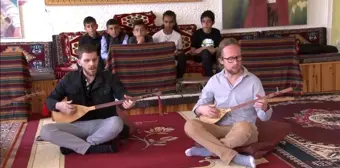 Amerikalı Müzisyenler Türkiye'de Bağlama Aşığı Oldu