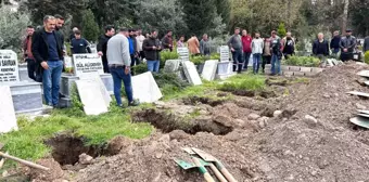 Hatay'da Tır ve Otomobil Çarpışması Sonucu Ölen 6 Kişilik Aile Son Yolculuğuna Uğurlandı