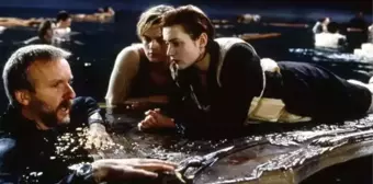 Titanic filmininde Rose'un hayatını kurtaran ikonik tahta kapı, 718 bin dolara satıldı