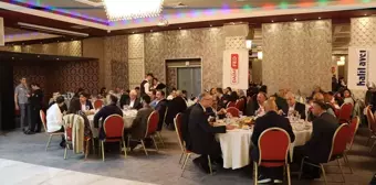 Adana Valisi Yavuz Selim Köşger, koruyucu ailelerle iftarda buluştu