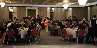 Adana'da koruyucu aileler ve çocukları geleneksel iftar yemeğinde buluştu