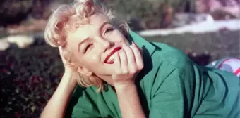 Marilyn Monroe ve Hugh Hefner'in yakınındaki mezar açık artırmayla satışa çıkıyor