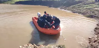 Şanlıurfa'da Dereye Kapılan Çocuğun Arama Çalışmaları Sürüyor