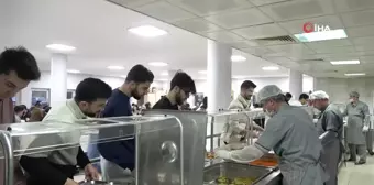 Elazığ'da üniversite öğrencilerine ücretsiz iftar veriliyor