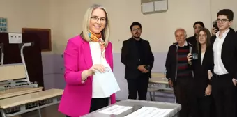 AK Parti Konak Belediyesi Başkan Adayı Ceyda Bölünmez Çankırı Oyunu Kullandı