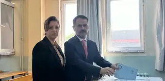 Çanakkale Valisi İlhami Aktaş, oy verme işlemini gerçekleştirdi