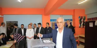 MHP Adana İl Başkanı Yusuf Kanlı, oyunu kullandı