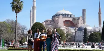 İstanbul'da turistler seçim günü tarihi mekanları doldurdu