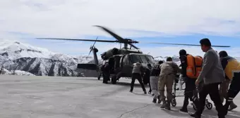 Şırnak'ta trafik kazasında yaralanan 5 yaşındaki çocuk askeri helikopterle hastaneye ulaştırıldı