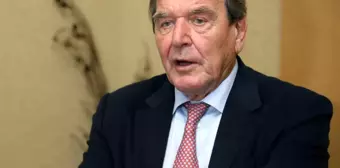 Almanya'nın eski Başbakanı Gerhard Schröder, SPD'yi sert eleştirdi