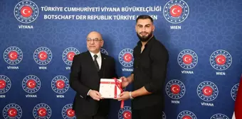 Türkiye'nin Viyana Büyükelçisi, UFC'de başarılı olan Türk kökenli sporcu İbrahim Aslan'ı kabul etti