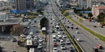 Bayram tatili başladı, yollarda uzun araç kuyrukları oluştu