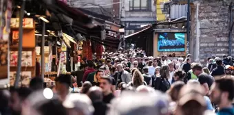 Eminönü ve Mahmutpaşa'da Ramazan Bayramı alışverişi başladı