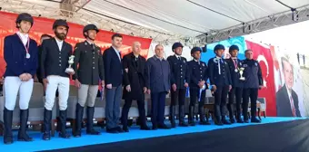 Ankara'da Polis Haftası Kupası Engel Atlama Binicilik Yarışması düzenlendi