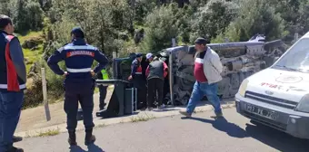 Çanakkale'de Panelvan Aracın Devrilmesi Sonucu 2 Kişi Yaralandı