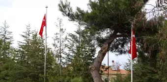 Kırşehir'deki Şehit Mezarlarında Türk Bayrakları Yalanlandı