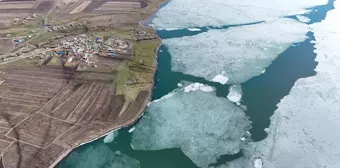 Çıldır Gölü'ndeki Buzların Erimesi Dron ile Görüntülendi