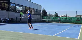 Bandırma'da Büyükler Bahar Kupası Tenis Şampiyonası Başladı