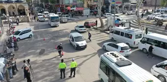 Adıyaman'da trafik polisleri motosiklet sürücülerini kask takmaları konusunda uyardı