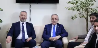 AK Parti Samsun İl Başkanı Mehmet Köse, 19 Mayıs Belediye Başkanı Osman Topaloğlu'nu ziyaret etti