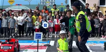 Sakarya'da Jandarma Ekipleri 313 Öğrenciye Trafik Güvenliği Eğitimi Verdi