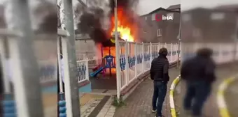 Pendik'te çocuk parkında yangın: Alevler metrelerce yükseldi