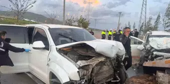 Şırnak'ta Hafif Ticari Araç ile Kamyonet Çarpıştı: 2 Ölü, 3 Yaralı