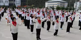 Amasya'da Ortaokul Öğrencileri İşaret Diliyle Şarkı Söyledi