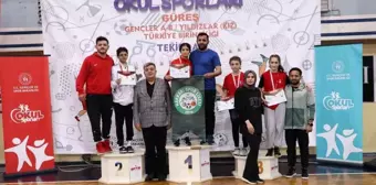 Hakkari Sporcuları Okul Sporları Kadınlar Güreş Türkiye Şampiyonasında Büyük Başarı Elde Etti