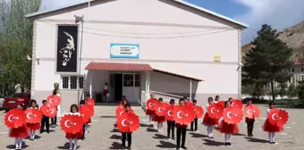 Oltu 25 Mart İlkokulu Öğrencileri 23 Nisan Programını Sahneledi