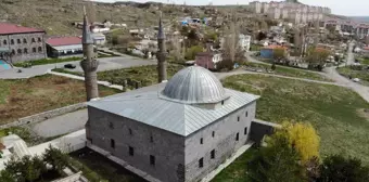 Ermeniler Kars'ta Türkleri diri diri yakarak Ulu Camii'yi iz bıraktı