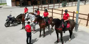 Adana'da engelli çocuklar polis araçlarına ve atlara binerek keyifli bir gün geçirdi