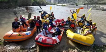 Çatak Çayı'nda rafting sporcuları eğitim alıyor