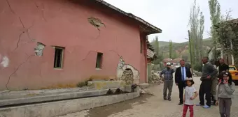 Tokat'ta depremler sonrası kullanılmayan tarihi caminin girişi ortaya çıktı