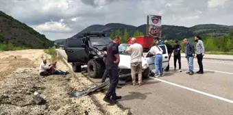 Başkentte karşı şeride geçen otomobilin pikapla çarpıştığı kazada 4 kişi yaralandı